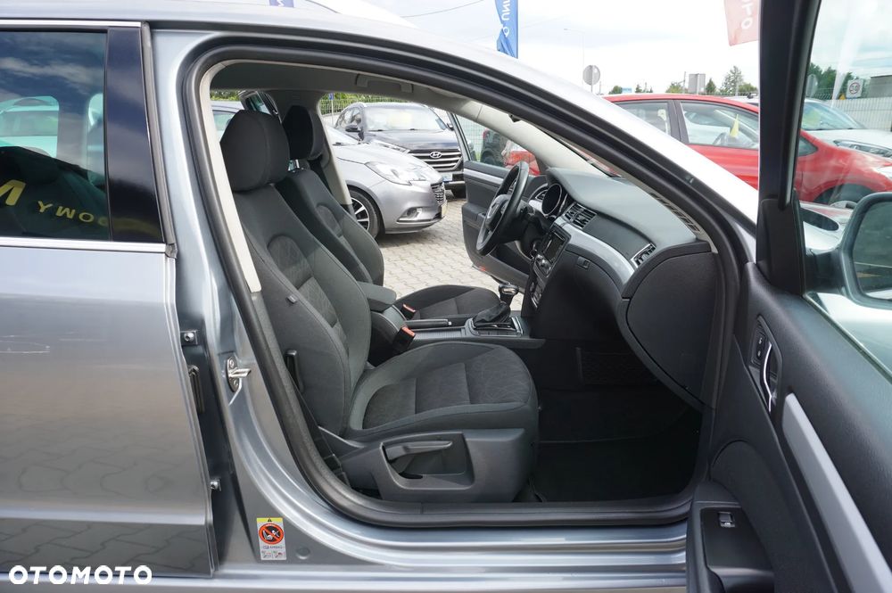 Skoda Superb 2.0 TDI DSG FAMILY - 25