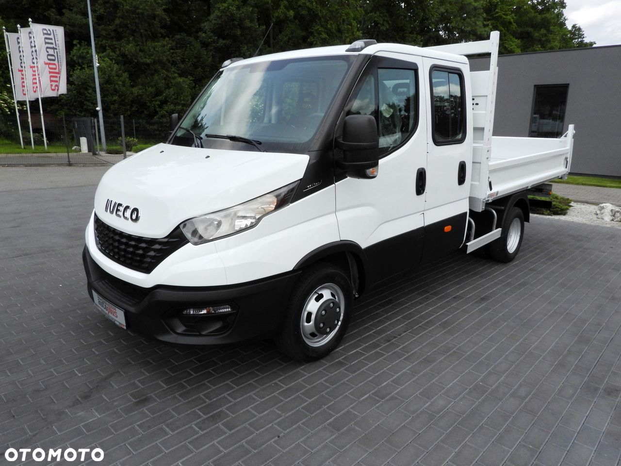 Iveco DAILY 35C14 WYWROTKA PODWÓJNA KABINA DOKA 6 MIEJSC TEMPOMAT BLIŹNIACZE KOŁA KLIMATYZACJA  140KM - 18