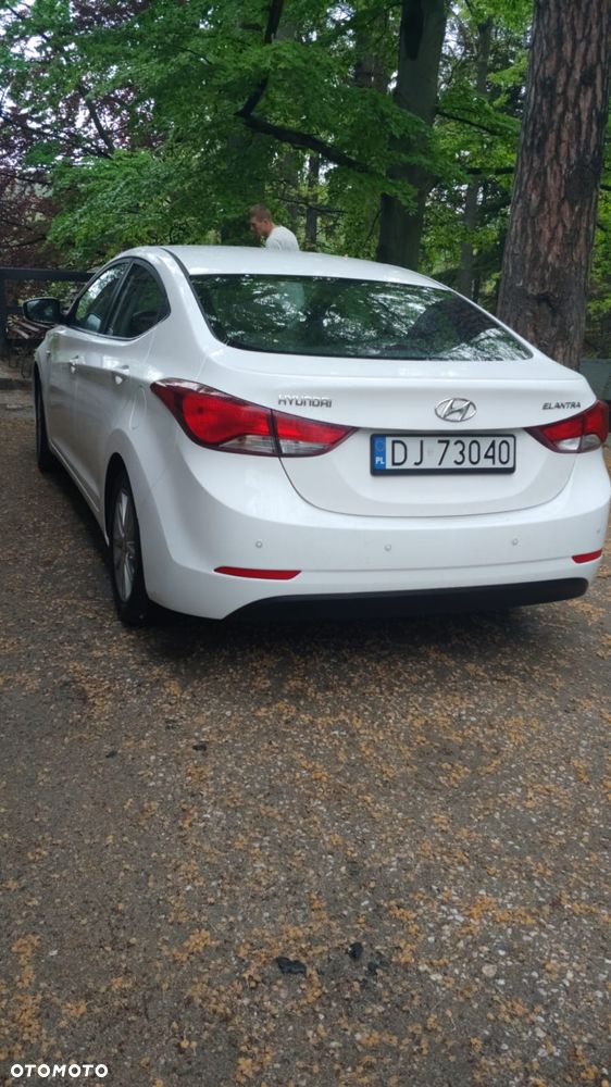 Hyundai Elantra - 4
