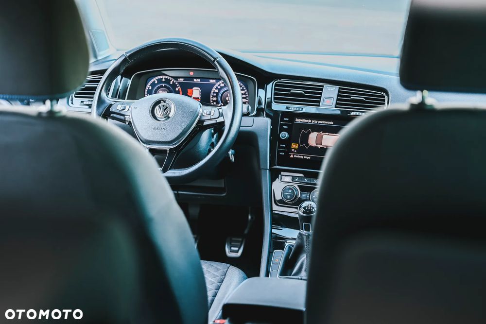 Volkswagen Golf - 18