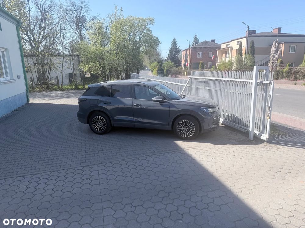Volkswagen Tiguan 1.5 eTSI Life DSG - 2