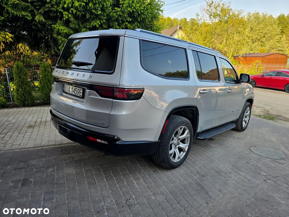 Jeep Wagoneer - 11