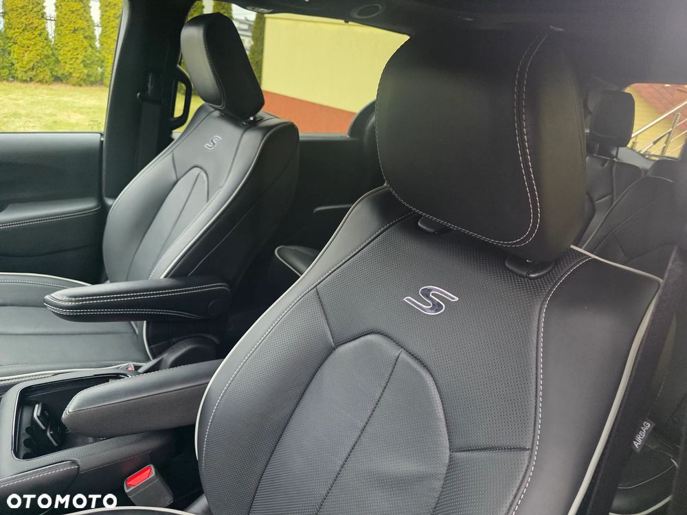 Chrysler Pacifica - 12