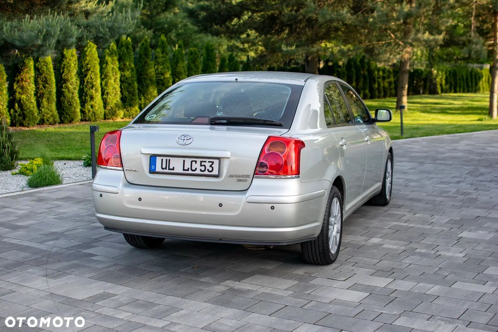 Toyota Avensis - 21