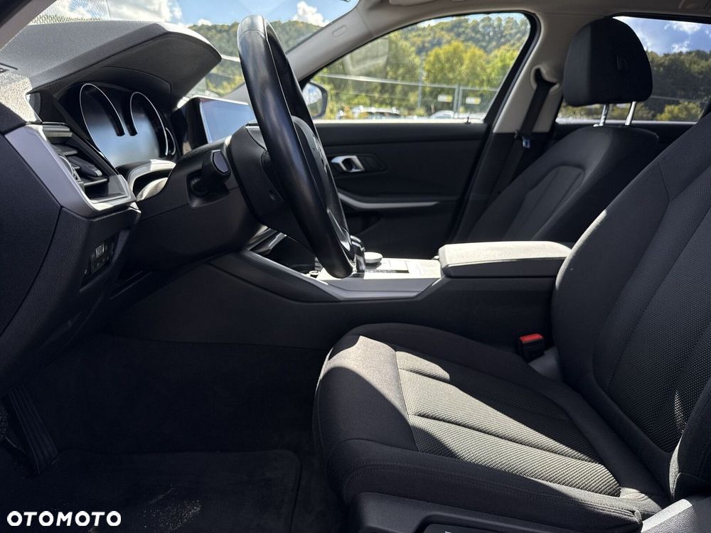 BMW Seria 3 320d xDrive MHEV Advantage - 11