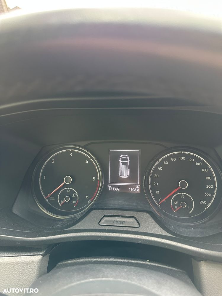 Volkswagen Caravelle - 8