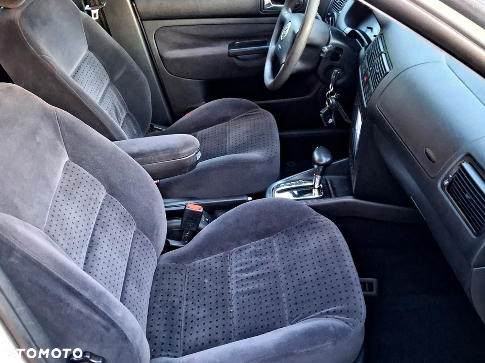 Volkswagen Golf - 6