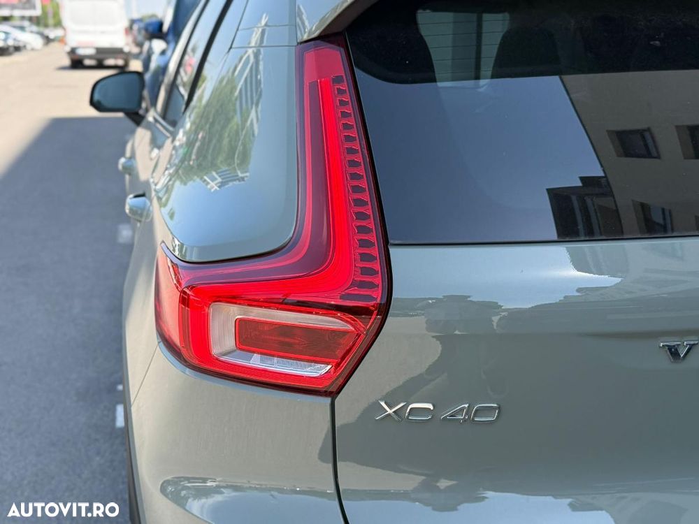 Volvo XC 40 B4 AT FWD MHEV Plus Dark - 12