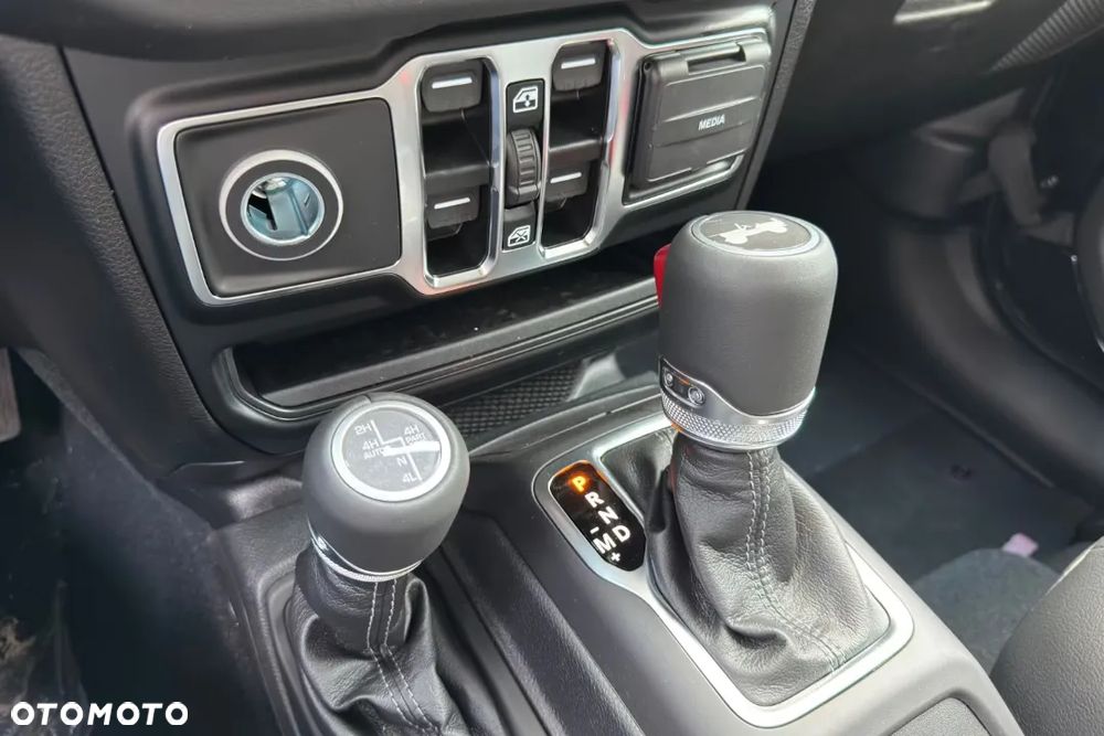 Jeep Wrangler Unlimited GME 2.0 Turbo Sahara - 23