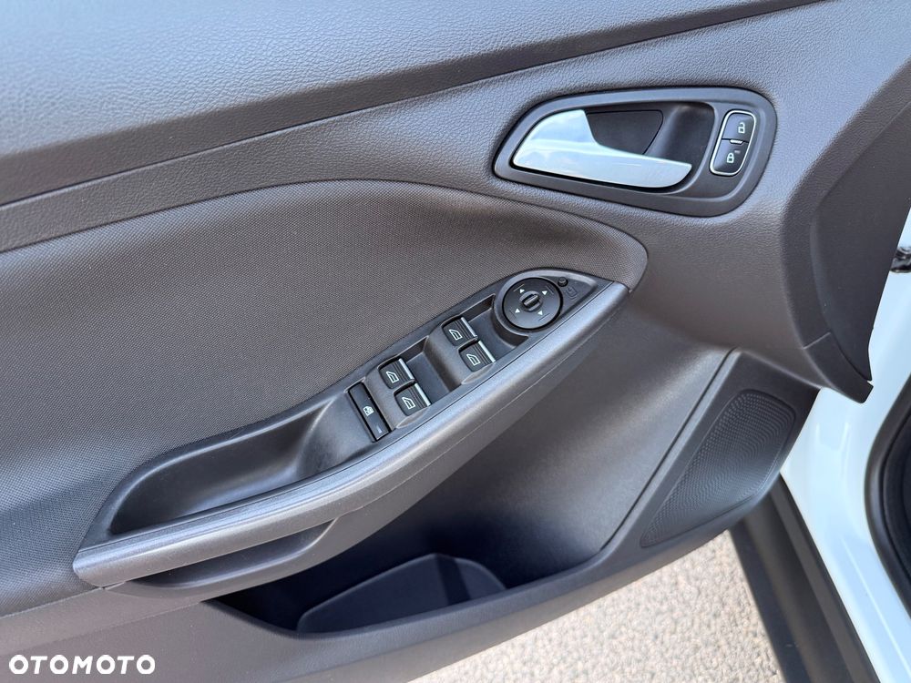 Ford Focus 1.6 Titanium - 32