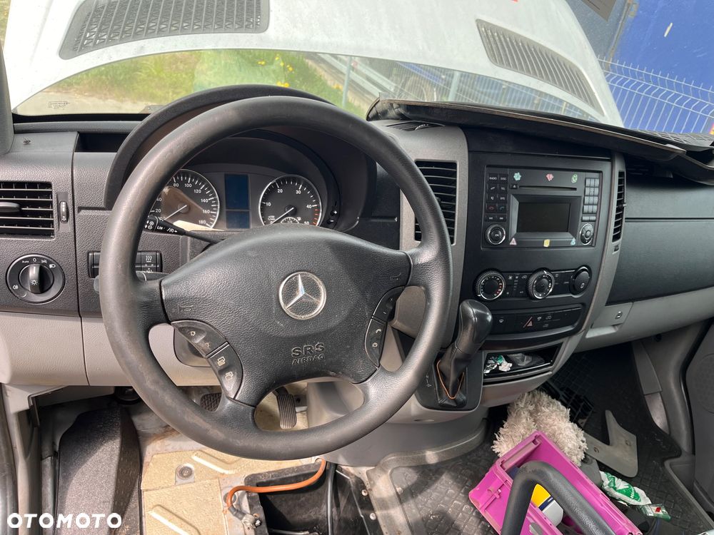 Mercedes-Benz 2szt. Sprinter 319 - 22