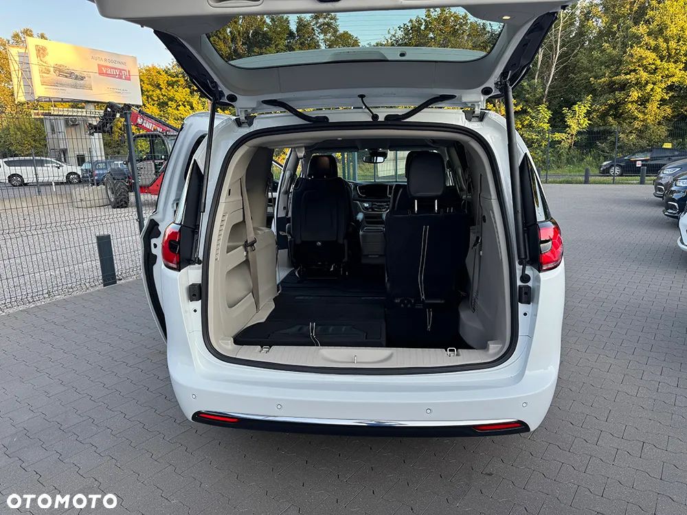 Chrysler Pacifica - 30