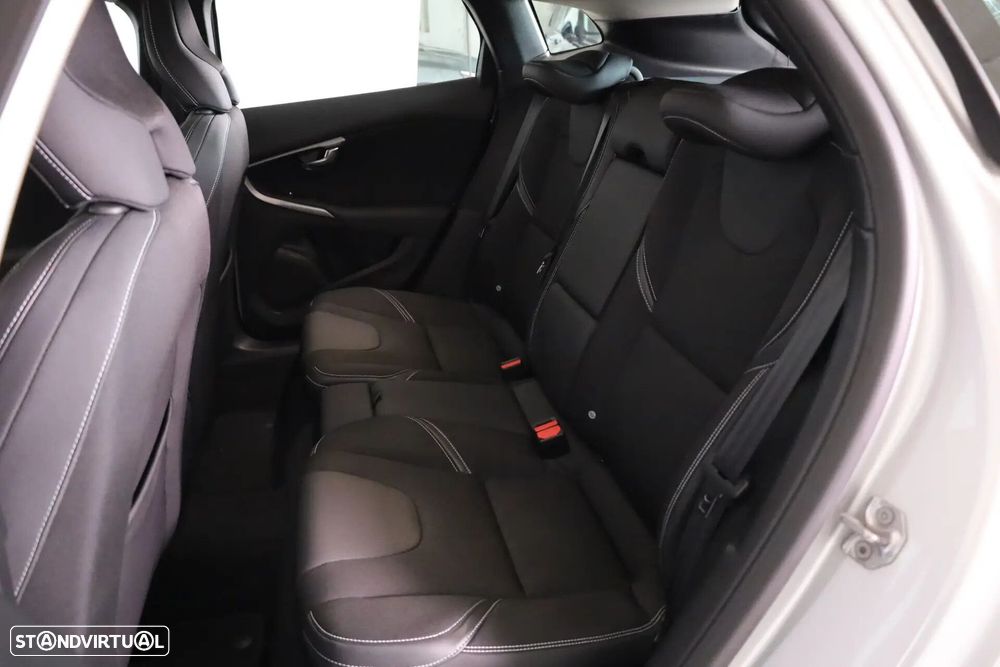 Volvo V40 2.0 D2 Momentum - 24