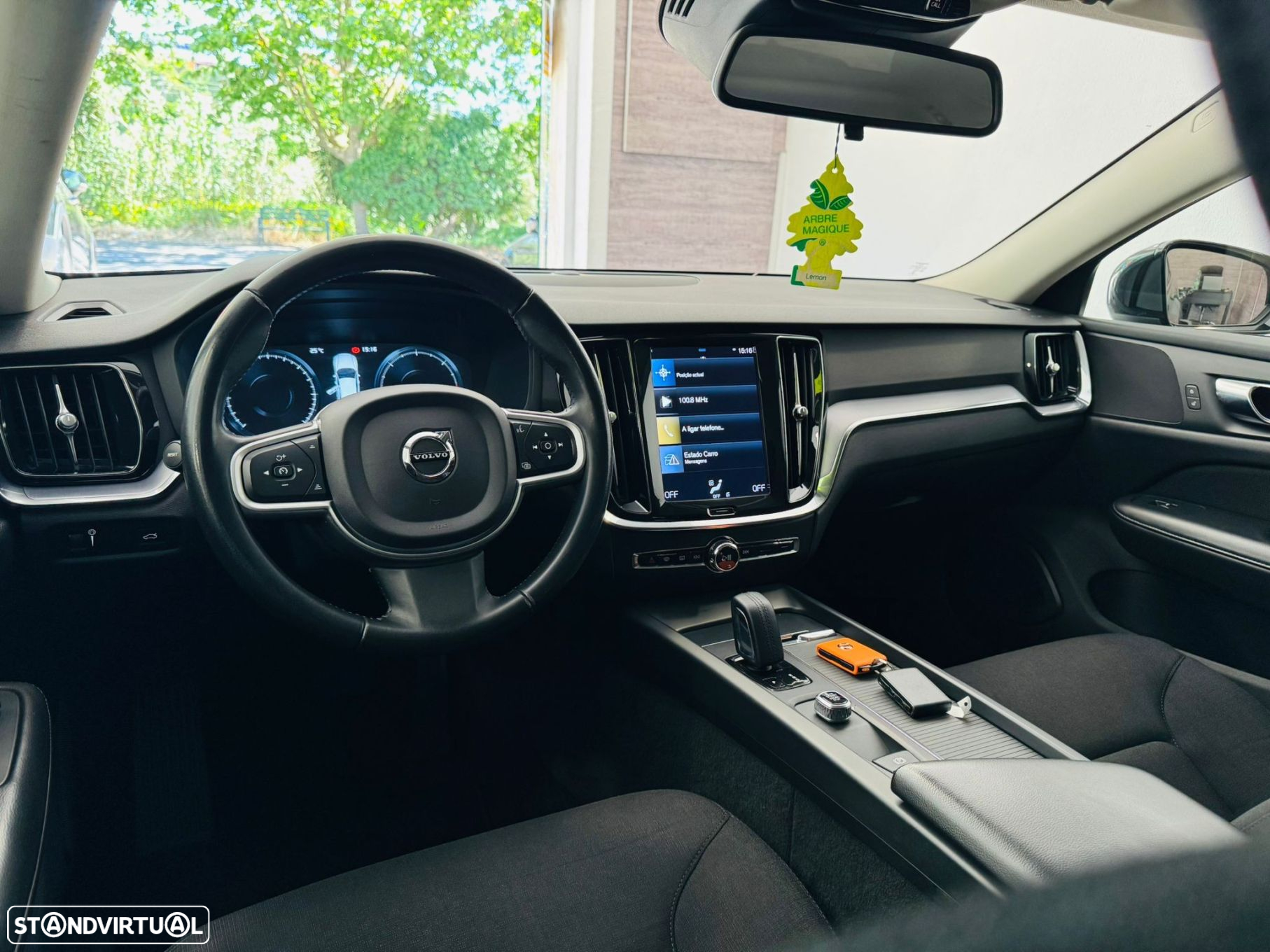 Volvo V60 2.0 B4 Momentum Core Geartronic - 9