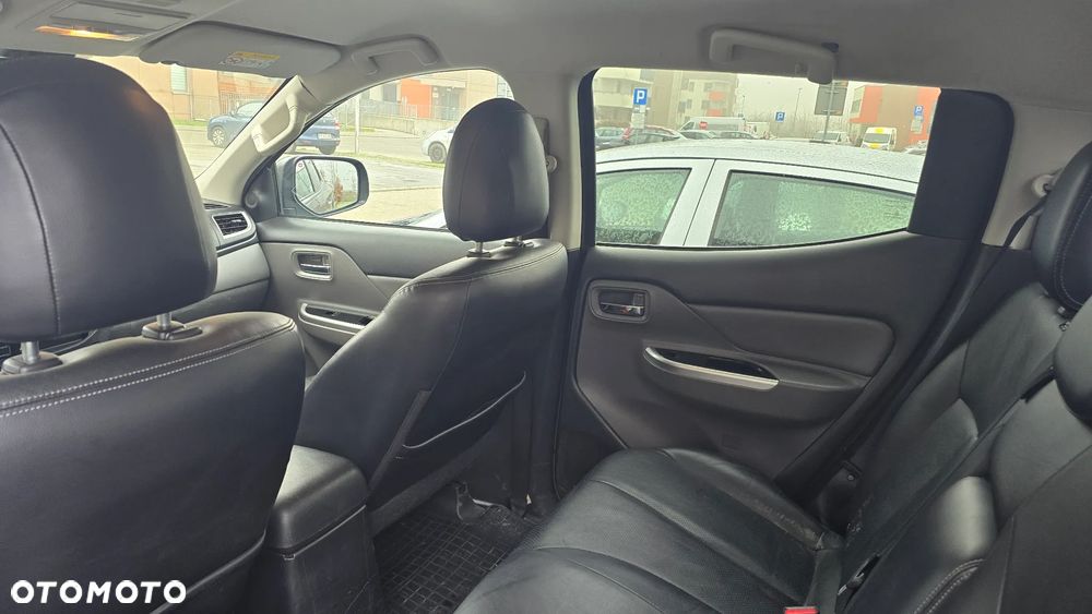 Mitsubishi L200 2.4 d DC Instyle - 10