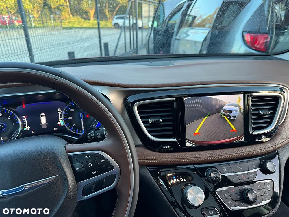 Chrysler Pacifica - 34