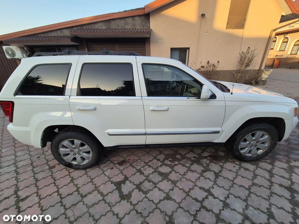 Jeep Grand Cherokee - 16