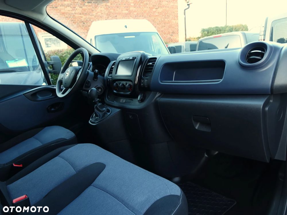 Renault Trafic 6-osobowy L1H1 - 9