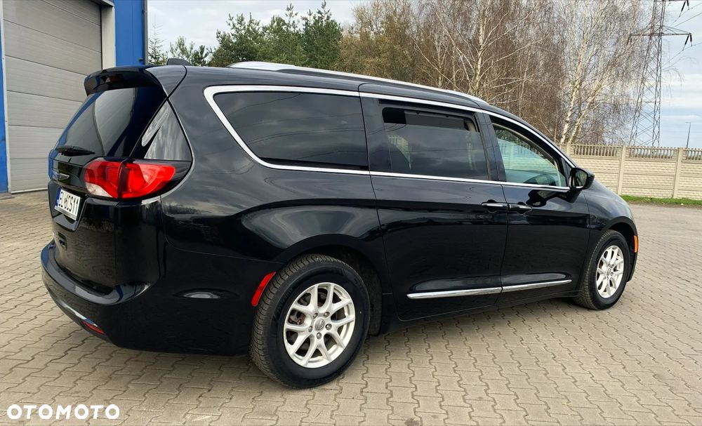 Chrysler Pacifica - 13