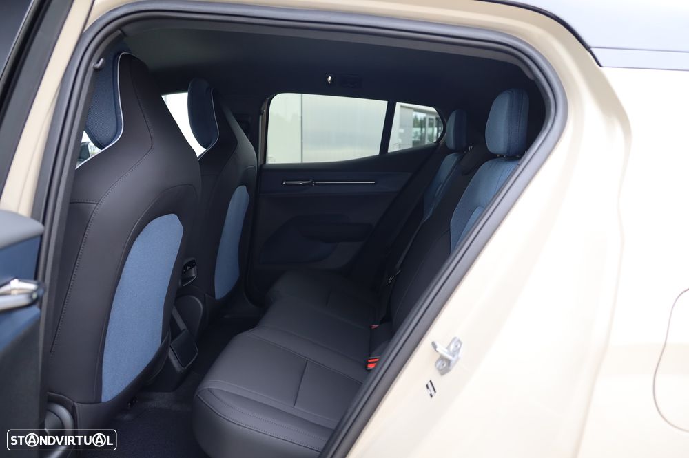 Volvo EX30 69 kWh Single Motor Extended Range Plus - 11