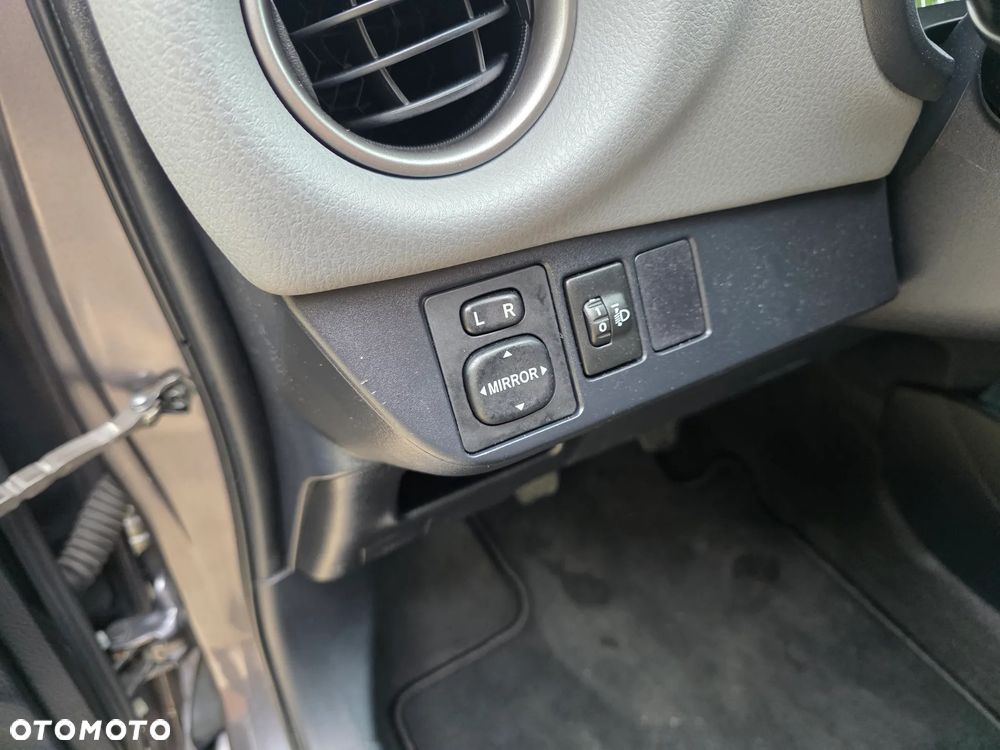 Toyota Yaris 1.33 Premium EU6 - 12
