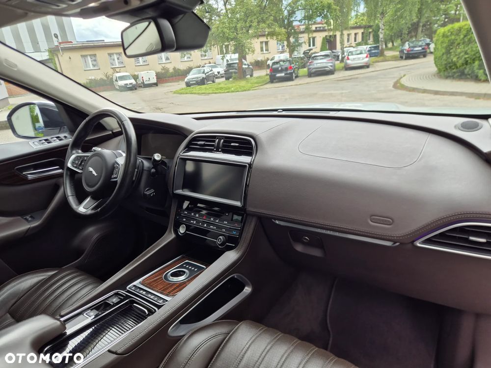 Jaguar F-Pace 2.0 i4D AWD Prestige - 9