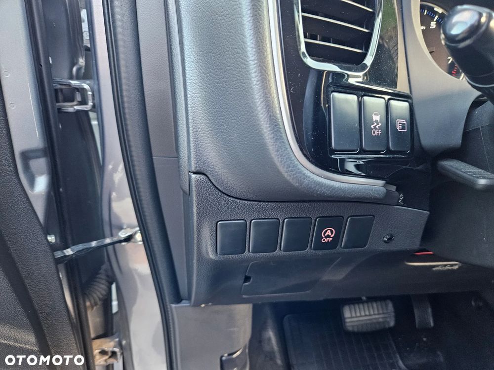 Mitsubishi Outlander 2.0 Intense Comfort 4WD CVT - 29