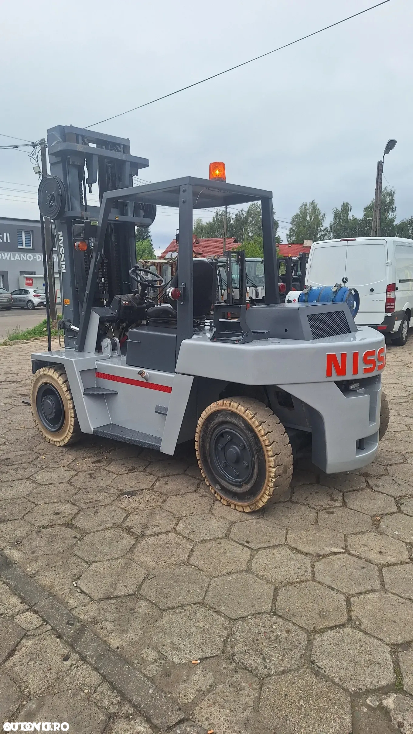Nissan Nissan H50 U - 2