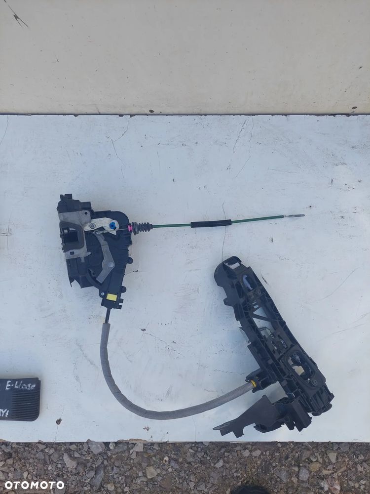 MERCEDES W213 ZAMEK DRZWI PRAWY PRZÓD A2220063999 EUROPA