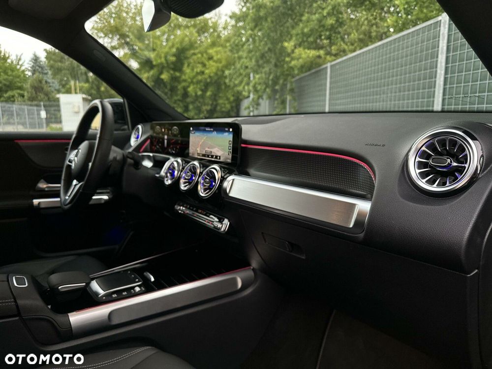 Mercedes-Benz GLB 200 Progressive 7G-DCT - 16