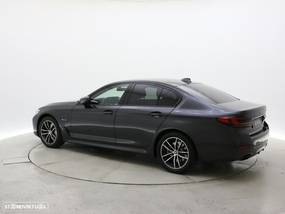 BMW 530 e Pack Desportivo M - 3