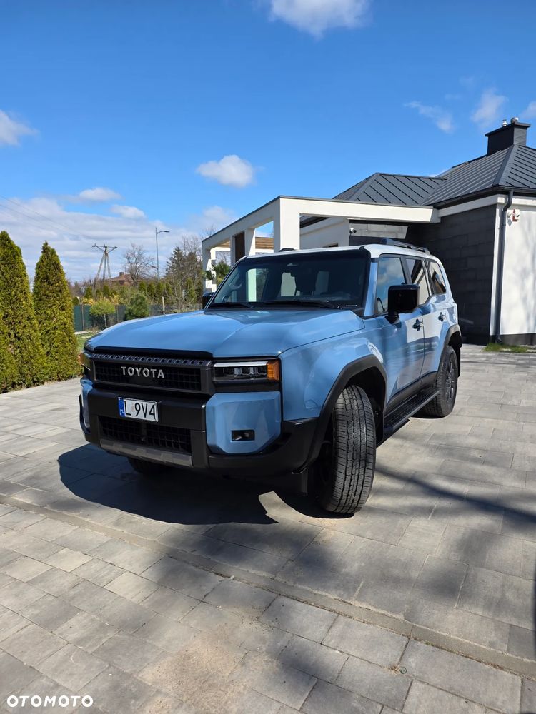 Toyota Land Cruiser - 1