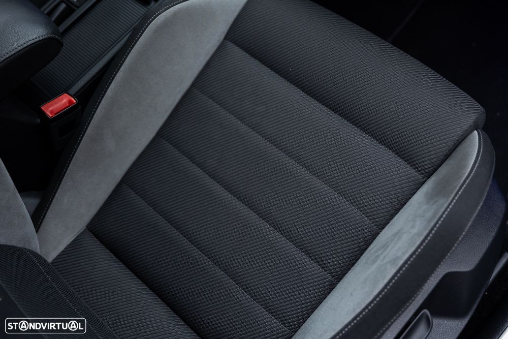 VW Golf R 4Motion BlueMotion DSG - 22