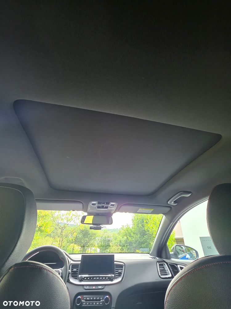 Kia Ceed - 11