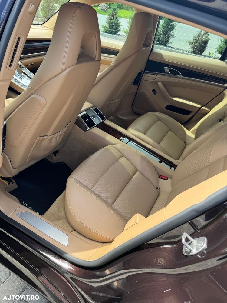 Porsche Panamera - 4
