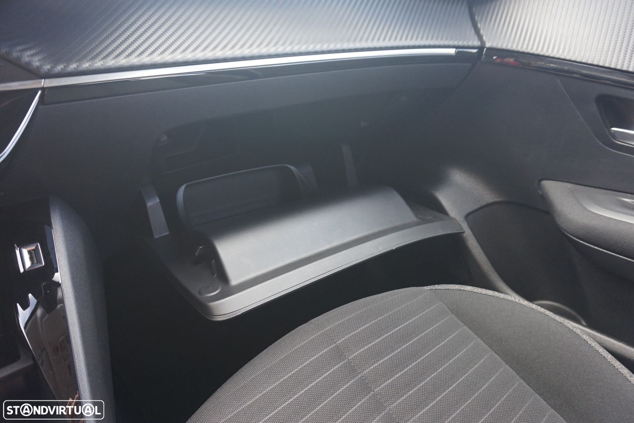 Peugeot 208 1.2 PureTech Active - 12