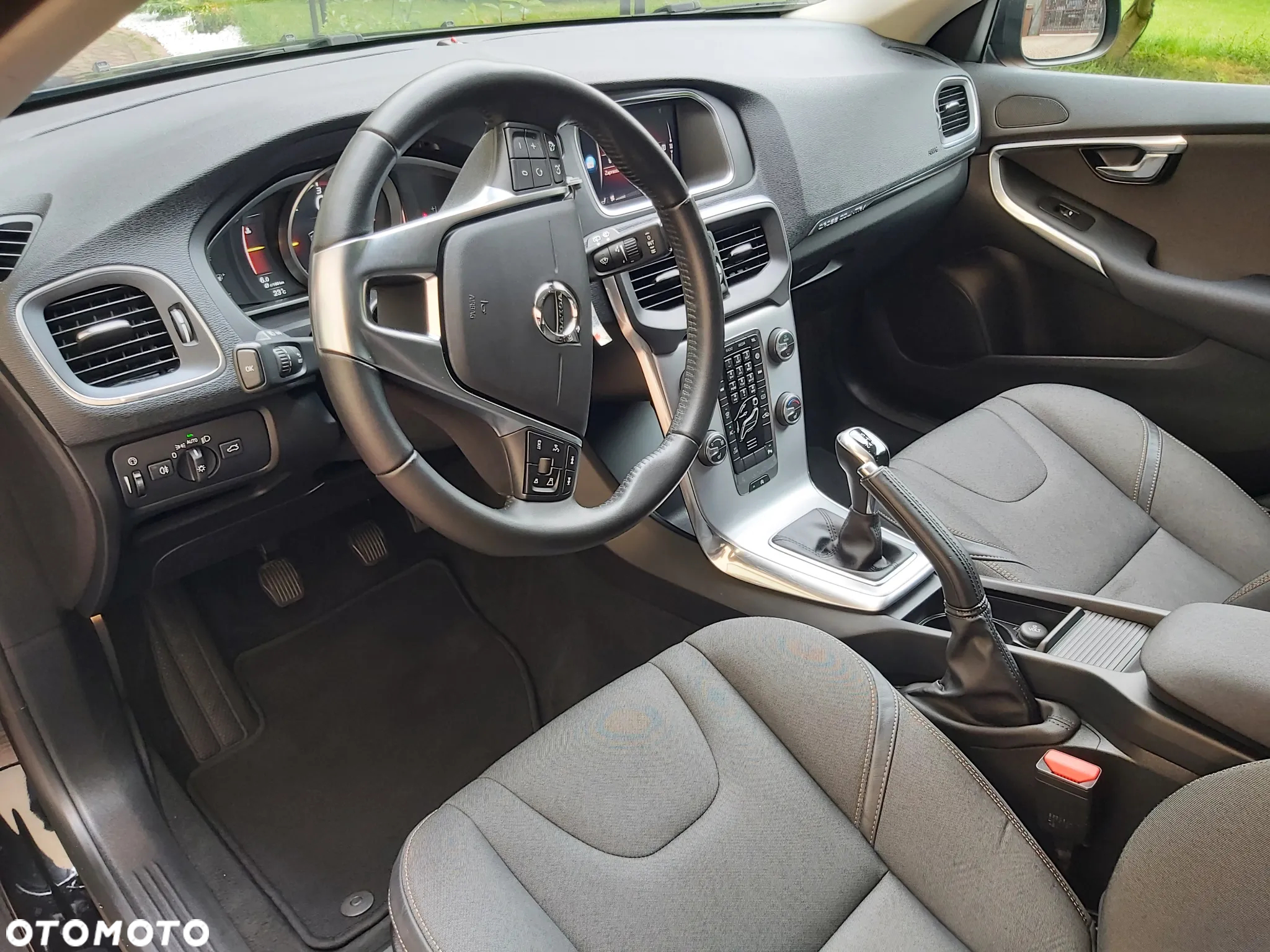 Volvo V40 D2 - 15