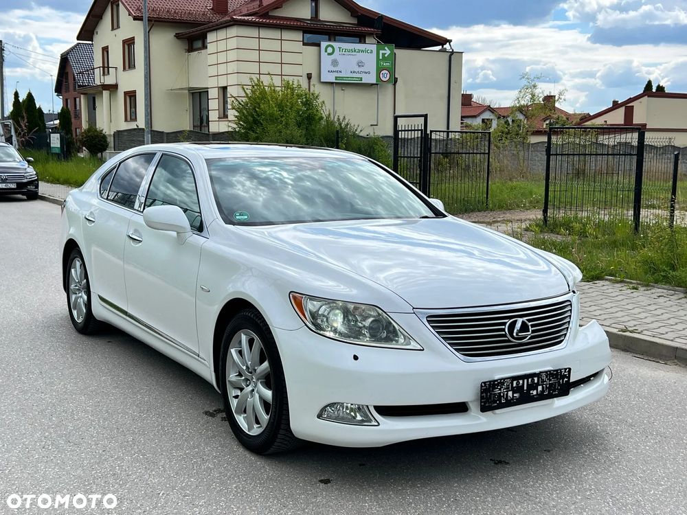 Lexus LS - 3