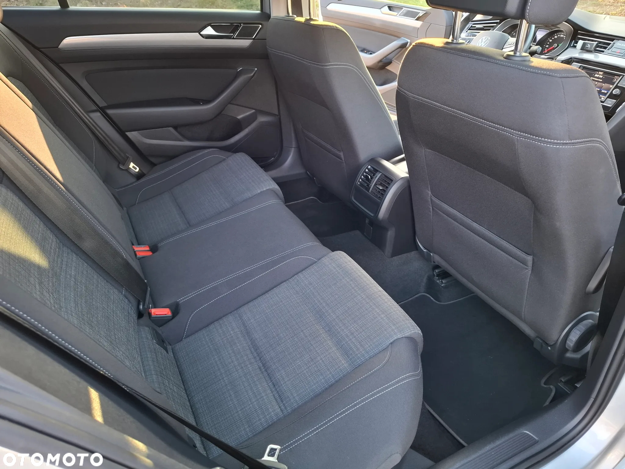 Volkswagen Passat - 25