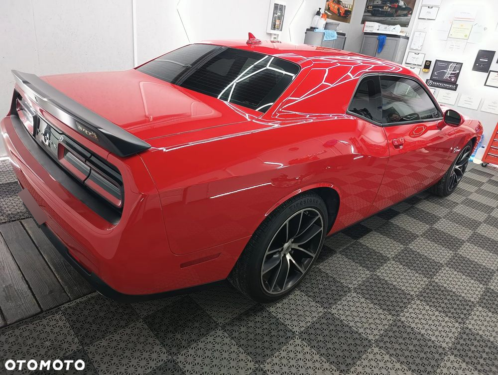 Dodge Challenger 6.4 Scat Pack - 32