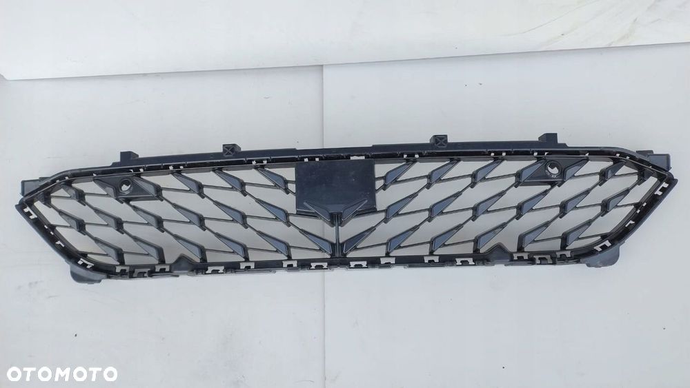 KRATKA ŚRODKOWA ZDERZAKA CUPRA BORN 10E853677C - 1