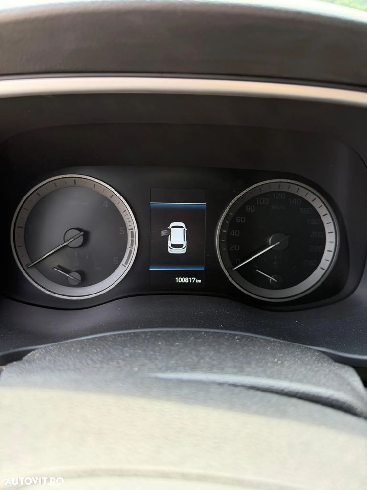 Hyundai Tucson 2.0 CRDI 4WD 8AT Luxury - 33
