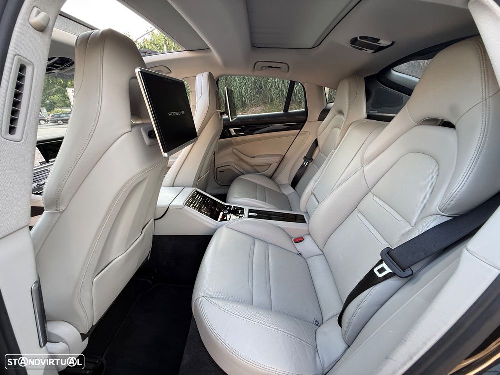 Porsche Panamera - 12