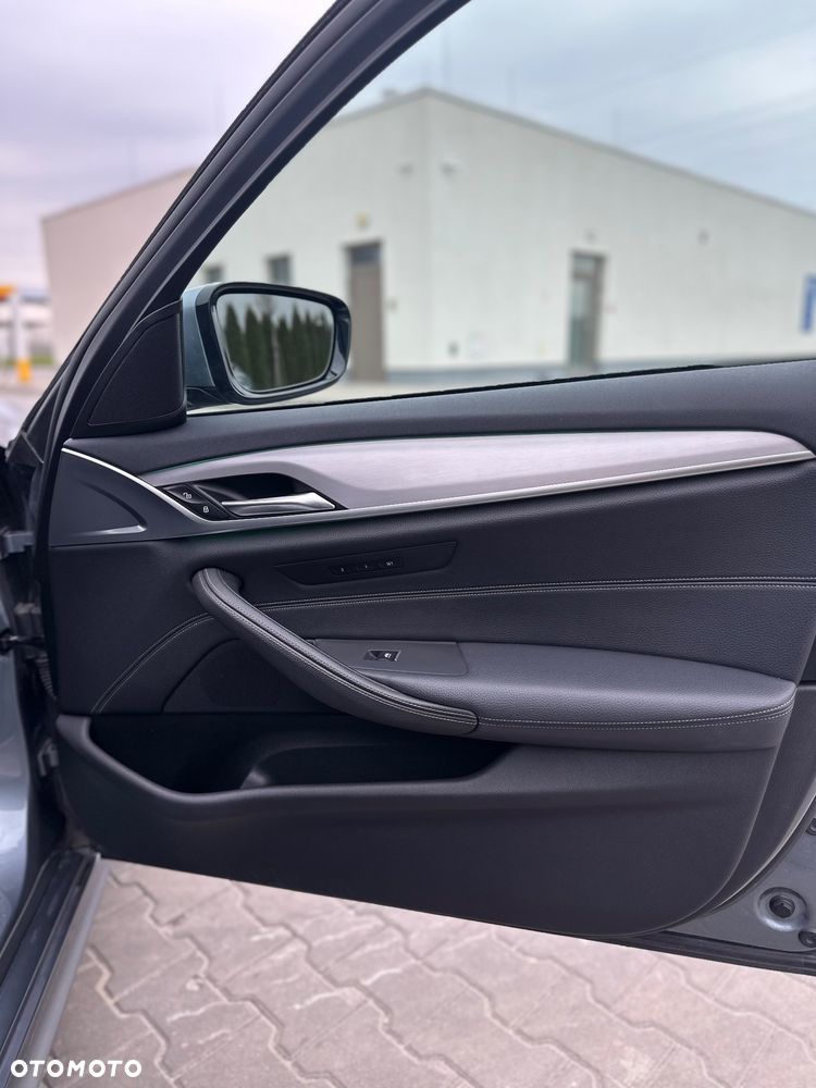 BMW Seria 5 520d M Sport Edition - 10
