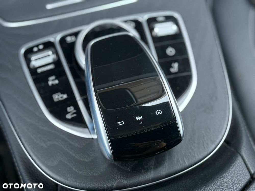 Mercedes-Benz Klasa E 300 de AMG - 13