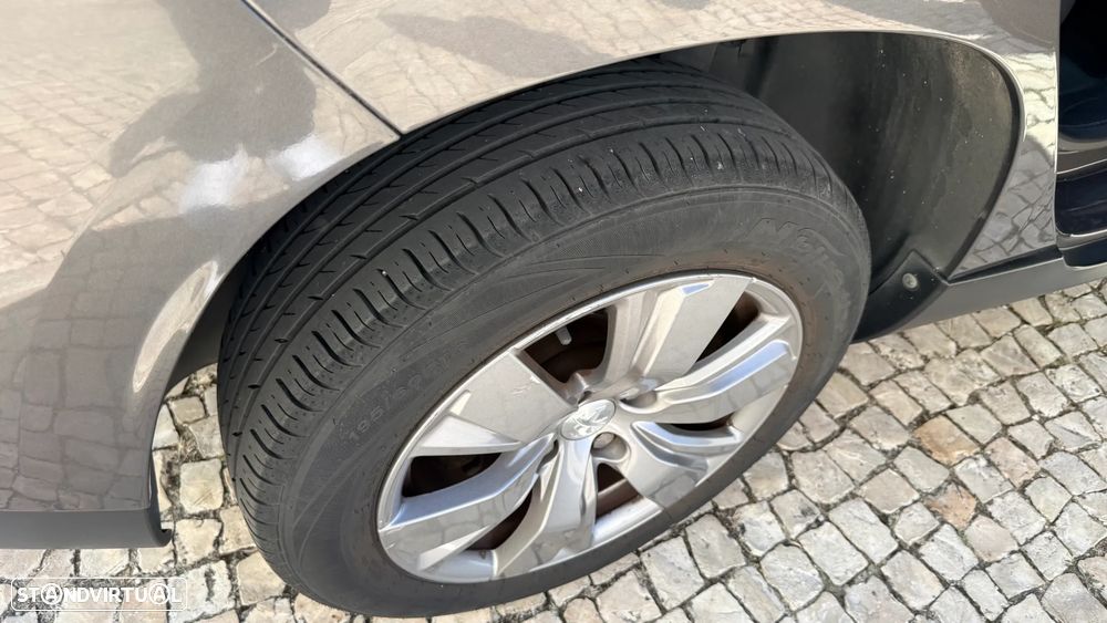 Peugeot 2008 1.6 BlueHDi Style - 31