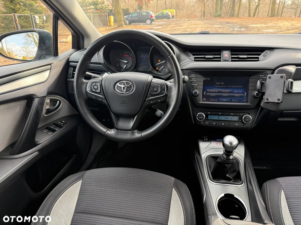 Toyota Avensis - 17