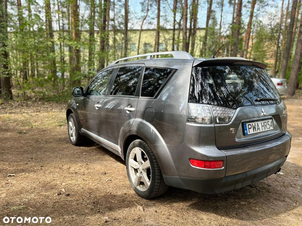 Mitsubishi Outlander 2.0 DID Instyle NAVI - 2