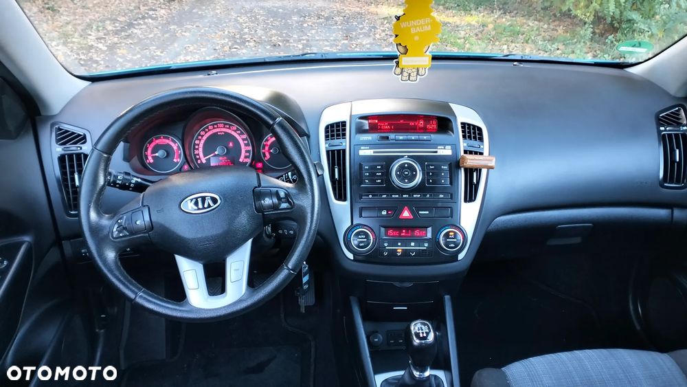 Kia Ceed - 38