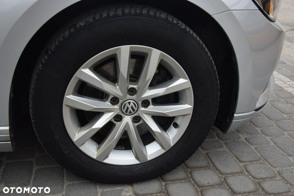 Volkswagen Passat - 14